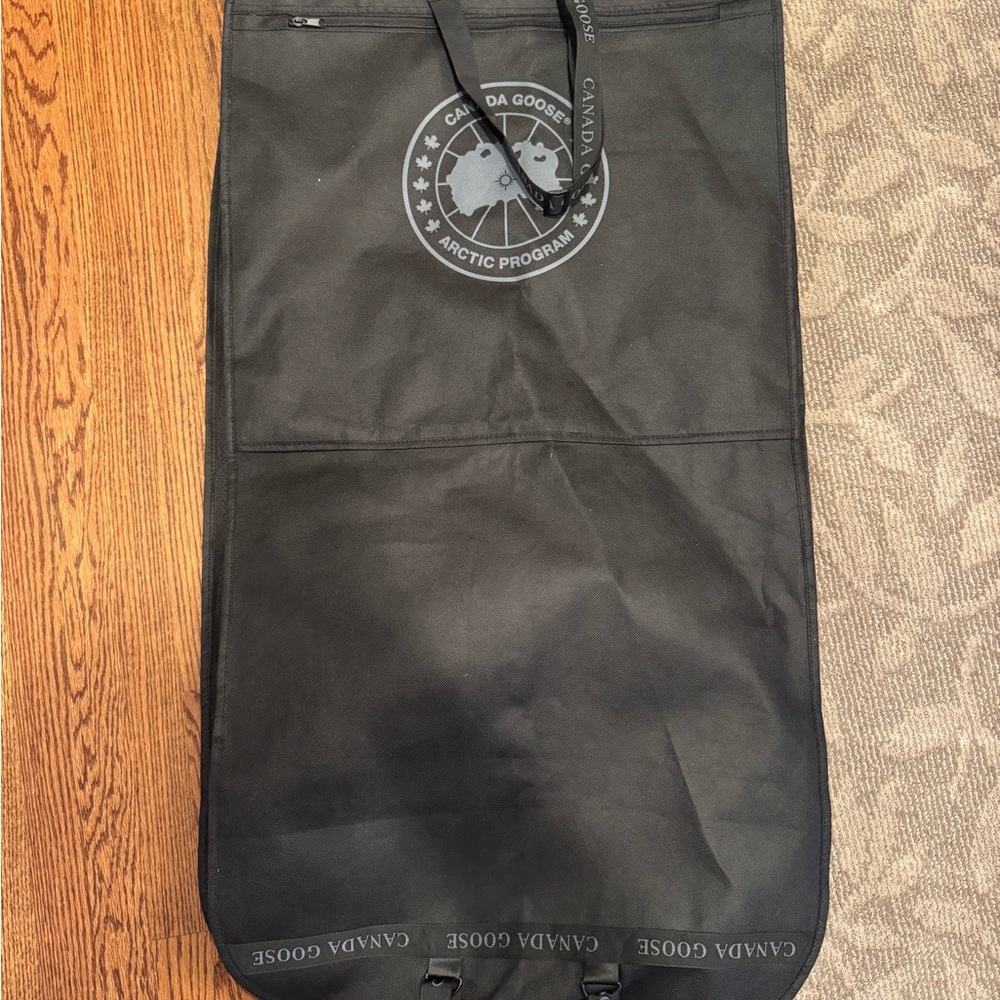 Canada Goose 
3xl 

Black Travel Garment Bag